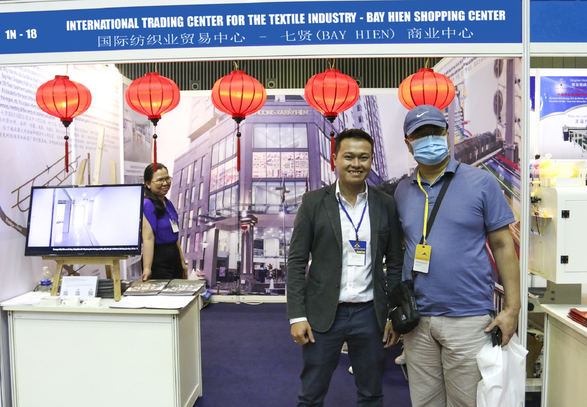 KỶ YẾU SAIGONTEX 2022 - HÌNH ẢNH THƯƠNG XÁ BẢY HIỀN CÙNG CÁC ĐỐI TÁC QUỐC TẾ